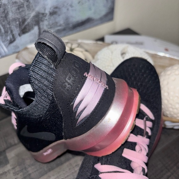 Brooks Levitate 2 running Black/Pink SZ 7.5 - Picture 8 of 12